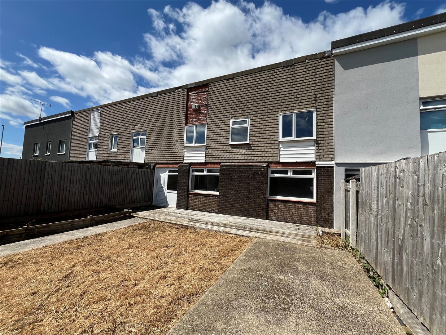 17 Stroud Crescent West, Bransholme, Hull, 17, HU7 4QG